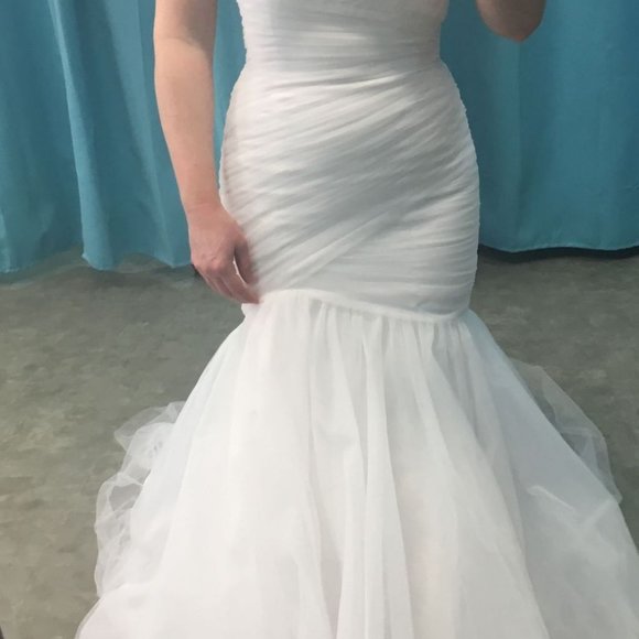New White Wedding Dress, Small Size 6, Off-the-Shoulder, Mermaid, Corset Lace-up - Picture 6 of 15